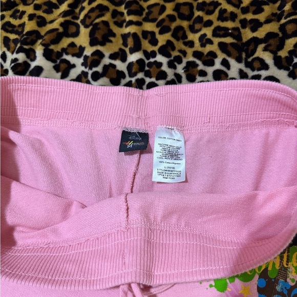 Y2K Pink Hannah Montana Capri Pants - Picture 8 of 8